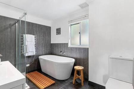 Hidden Bay Retreat-5 Bed- 15min To Hobart - Queensland Tourism 0