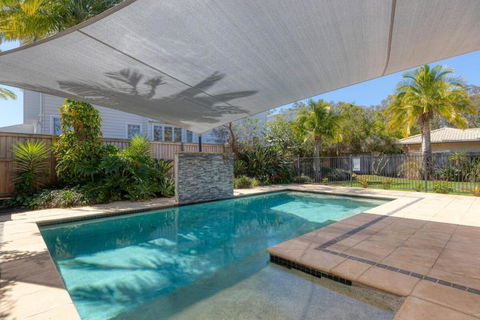 Hidden Gem At Mudjimba - Queensland Tourism 0