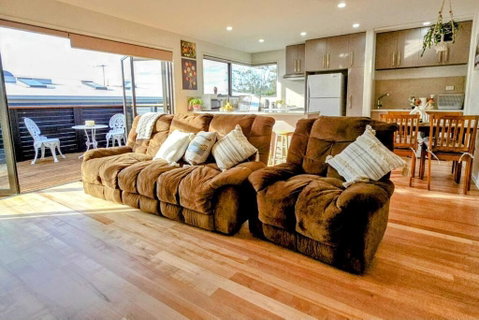 Hideaway By The Bay - Queensland Tourism 1