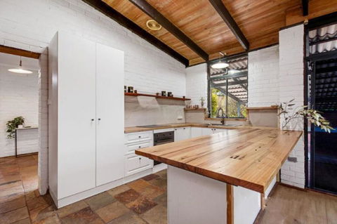 Hillside Retreat- Your Tranquil Home Away - Queensland Tourism 1