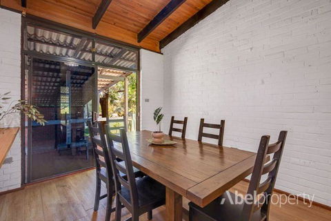Historical Cottage In The Hills - Queensland Tourism 1