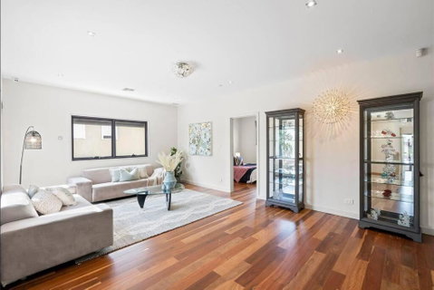 Home & Theatre, Golf, Highpoint - QLD Tourism 1