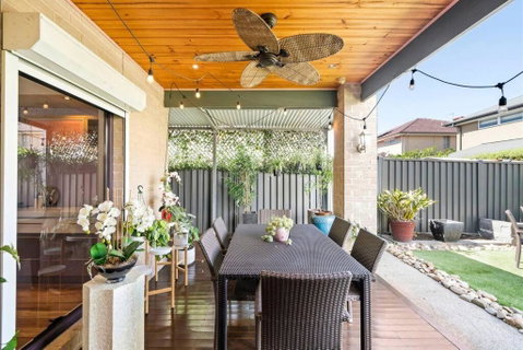 Home & Theatre, Golf, Highpoint - QLD Tourism 2