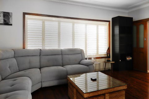 Home Away From Home - 3 Bedroom House Sleeps 6 - Parking - QLD Tourism 2