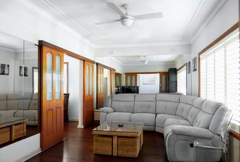 Home Away From Home - 3 Bedroom House Sleeps 6 - Parking - QLD Tourism 1