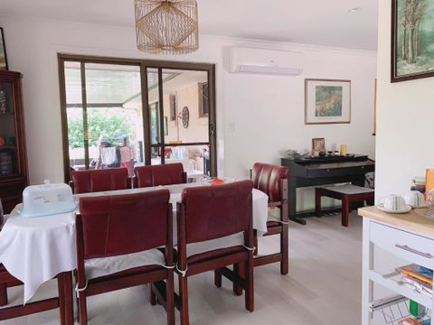 Home Away From Home-(Room1) - QLD Tourism 3