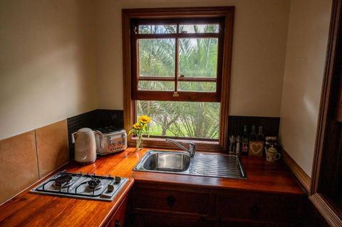 Homewood Cottages - QLD Tourism 1