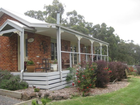 Honeyeater Cottage - QLD Tourism 1