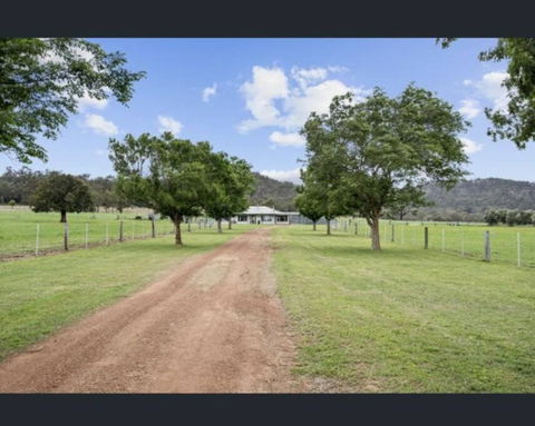 Hunter Village - QLD Tourism 1