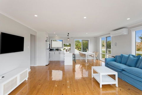 Imollu Beach House 5-Bed 2 5-Bath - Queensland Tourism 2