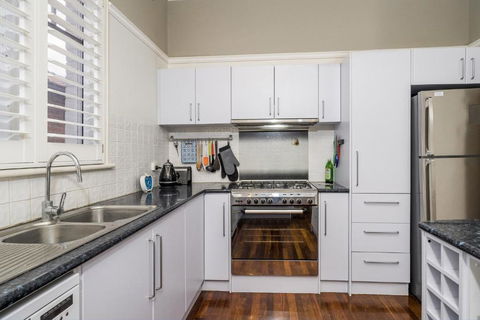 Incredible 3-Bed Renovated Home With Huge Garden - QLD Tourism 2