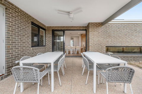 Indented Heads Beach House - Queensland Tourism 2