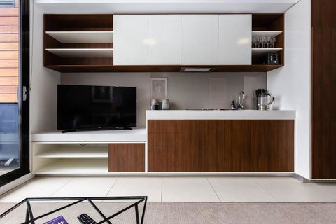 Industrial Chic Balcony Abode Near Chapel Street - Queensland Tourism 3