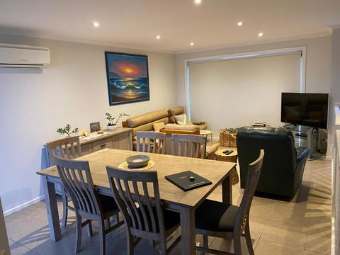 Inverloch Cabins & Apartments - Queensland Tourism 3
