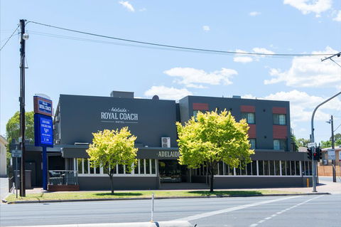 Adelaide Royal Coach - QLD Tourism 0