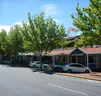 Adelaide Travellers Inn Backpackers Hostel - QLD Tourism