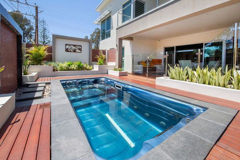 Adelphi Waterfront 2 Bedroom Ground Floor Home - Queensland Tourism 1