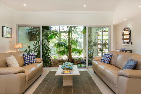 Adelphi Waterfront 2 Bedroom Ground Floor Home - Queensland Tourism 0