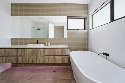 Adori Maloo - Bundalong - Queensland Tourism 1