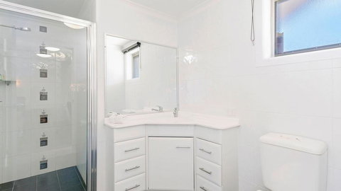 Adrift Apartments - Queensland Tourism 2