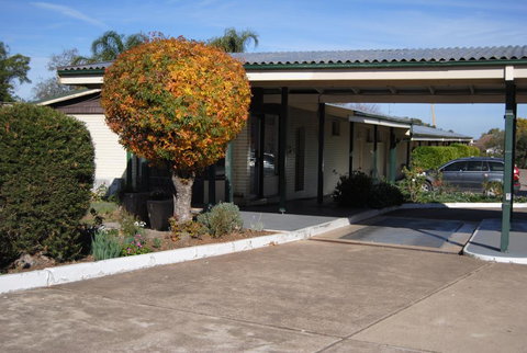 Airlie House Motor Inn - Queensland Tourism 2