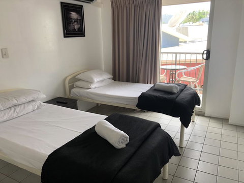 Airlie Waterfront Accommodation - Queensland Tourism 2