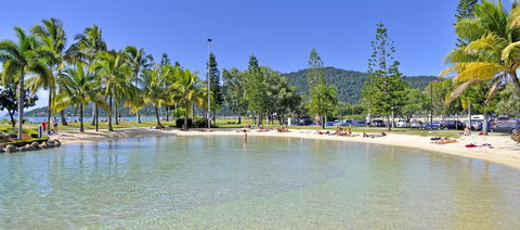 Airlie Waterfront Accommodation - Queensland Tourism 1