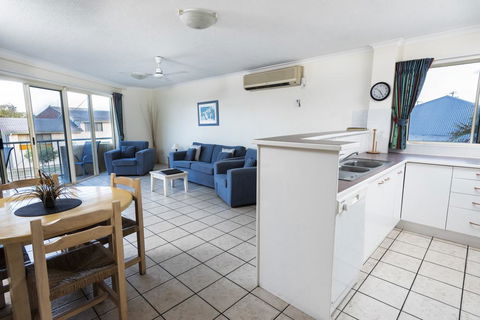 Alexander Beachfront Apartments - QLD Tourism 3