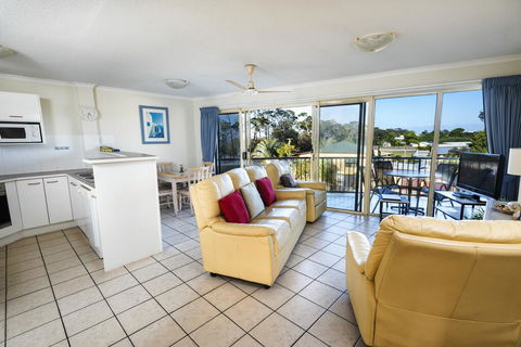 Alexander Beachfront Apartments - QLD Tourism 2