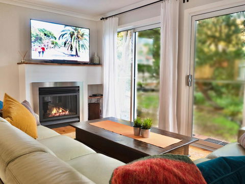 Alice's Palace, 2-minute Walk To Lifeguard Patrolled Surf Beach - QLD Tourism 1