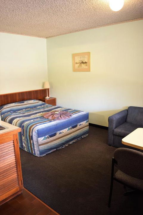 Alkira Motel - QLD Tourism 3