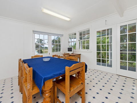 Allamanda House, 3 Willow Street - QLD Tourism 3