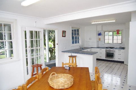 Allamanda House, 3 Willow Street - QLD Tourism 2