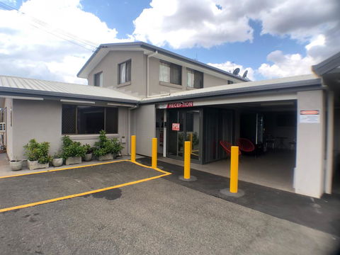 Allan Cunningham Motel - QLD Tourism 0