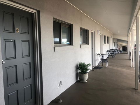 Allan Cunningham Motel - QLD Tourism 3