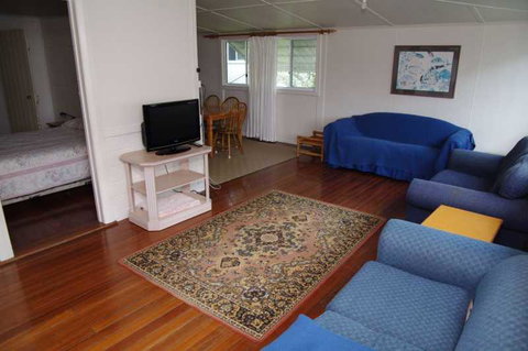 Almare, 7 Gowing Street - Queensland Tourism 2