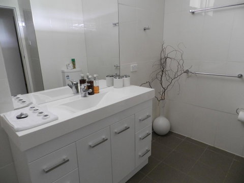 Almas Cottage - QLD Tourism 3