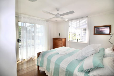 Aloha Alex Beach House Pet-friendly- 450m To The Beach - QLD Tourism 0