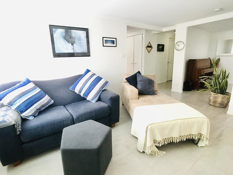 Aloha Alex Beach House Pet-friendly- 450m To The Beach - QLD Tourism 2