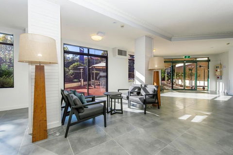 Alpha Hotel Canberra - QLD Tourism 3