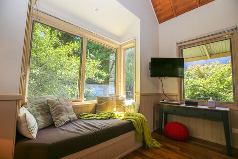 Alpine Arnica Cottage 2 - Queensland Tourism 1