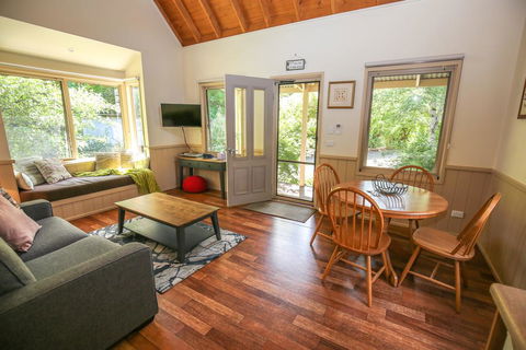 Alpine Arnica Cottage 2 - Queensland Tourism 0