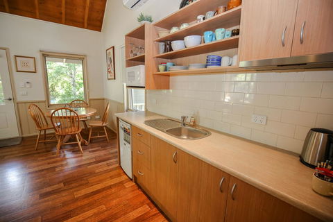 Alpine Arnica Cottage 2 - Queensland Tourism 3