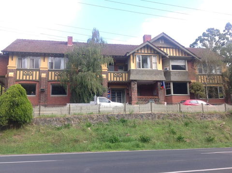 Alpine Retreat Hotel - QLD Tourism 0