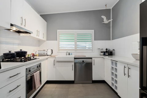 Amber Cottage, Luxury Seaside Retreat With Outdoor Spa! - QLD Tourism 2