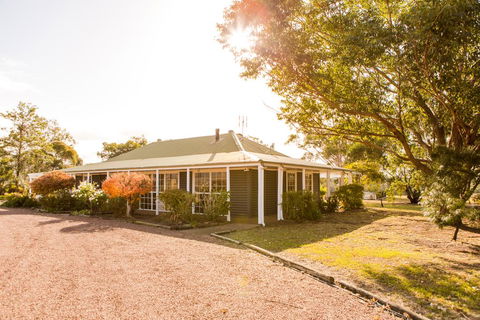Among The Vines - QLD Tourism 0