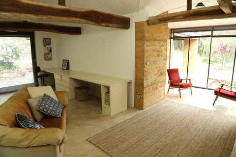 Anagama House & Studio - Queensland Tourism 1