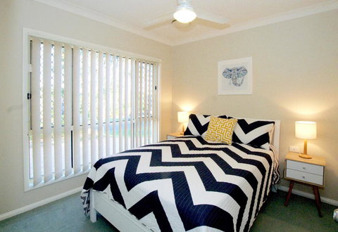 Anaheim Entertainer By Getastay - Queensland Tourism 1