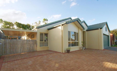 Anaheim Entertainer By Getastay - Queensland Tourism 2