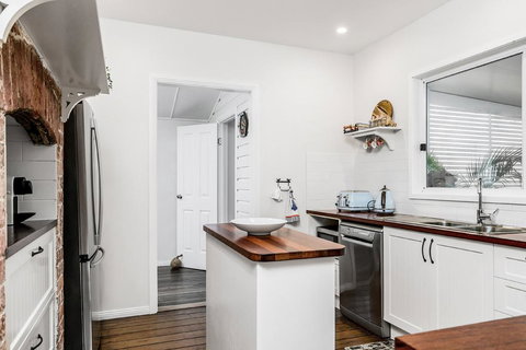 Anchored In Byron - Queensland Tourism 2